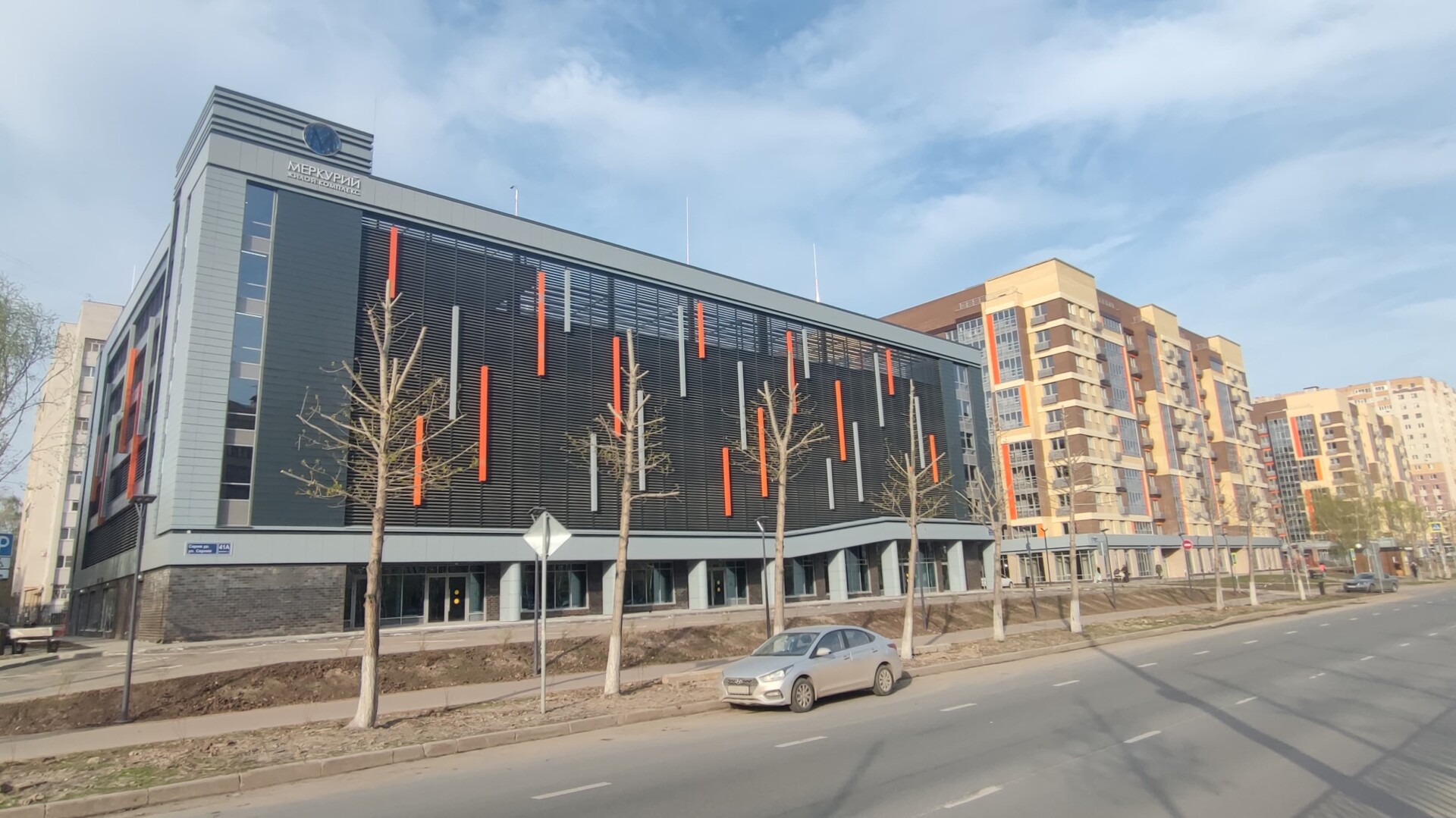 В Казани завершено строительство десятиэтажки с паркингом на улице Серова