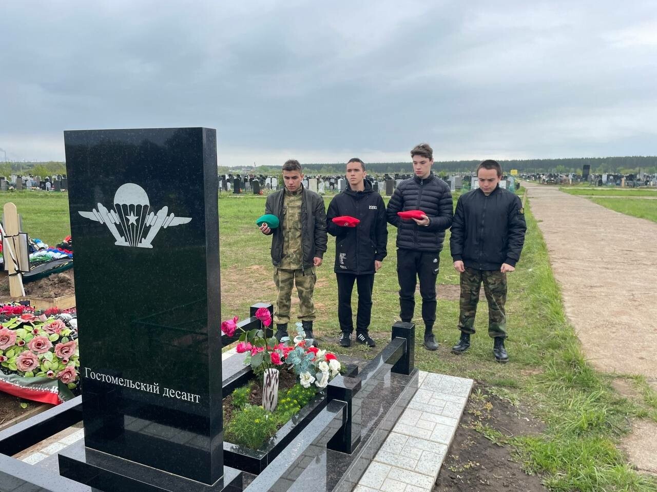 В Нижнекамске к Радонице приводят в порядок кладбища и воинские захоронения