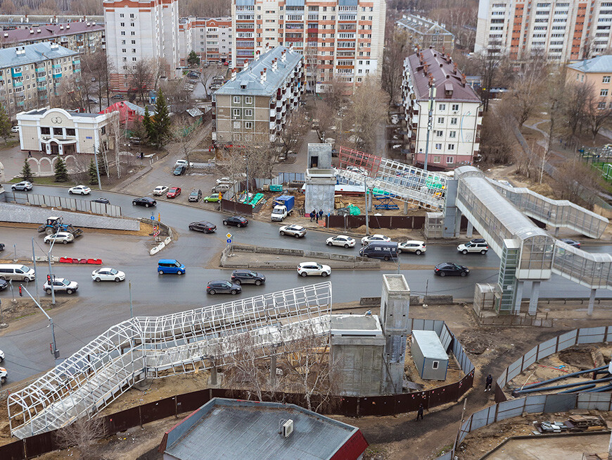 Из-за реконструкции надземного перехода на Горьковском шоссе ограничат движение