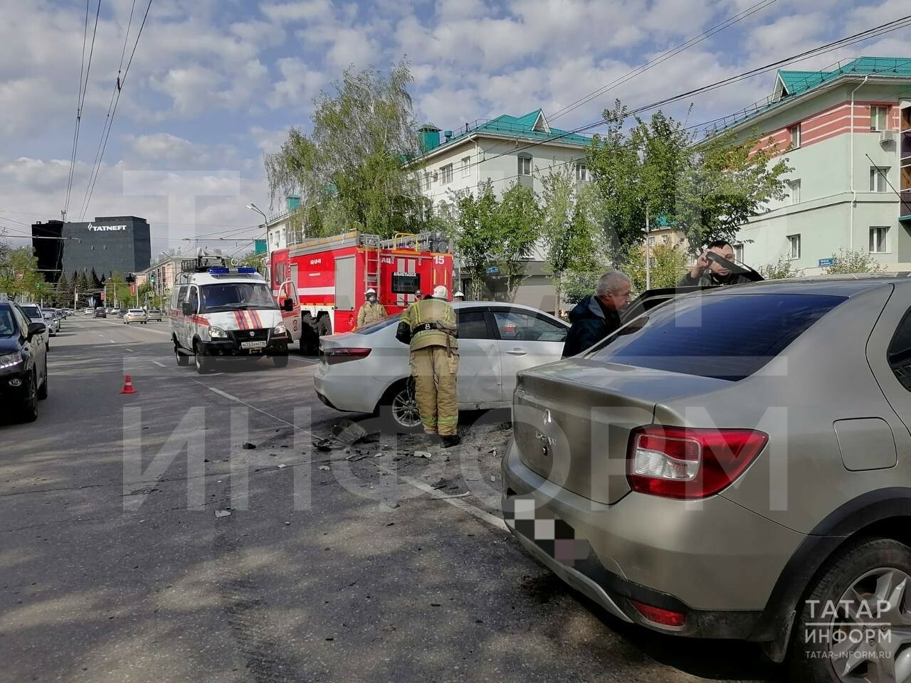 В столкновении двух легковушек в Альметьевске пострадали два человека