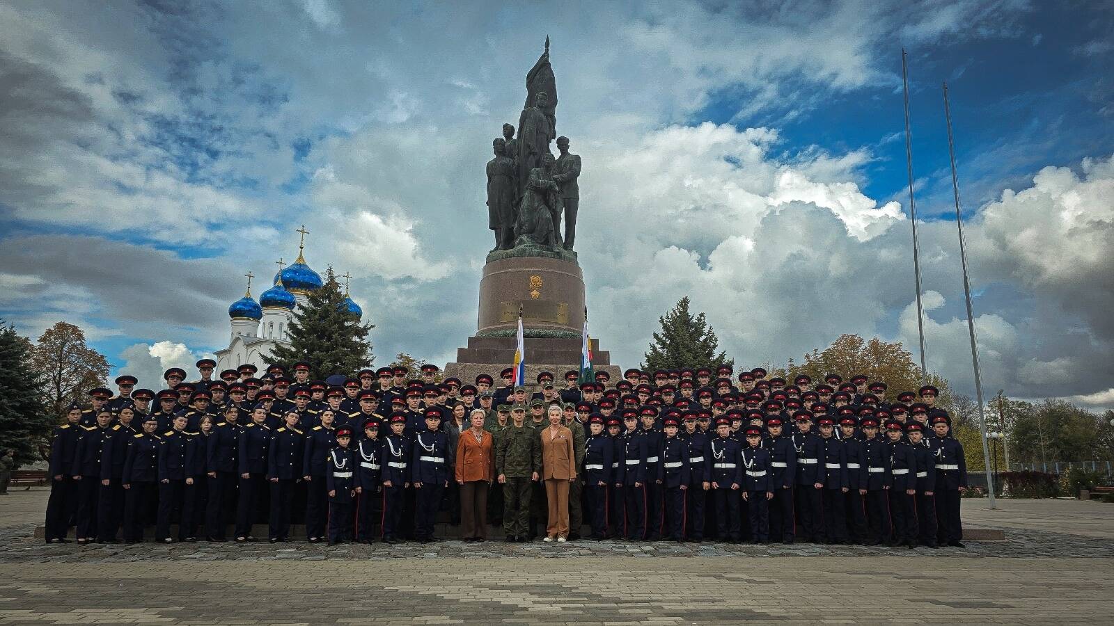 Ольга Павлова приняла участие в церемонии принятия торжественной клятвы курсантами ЛНР