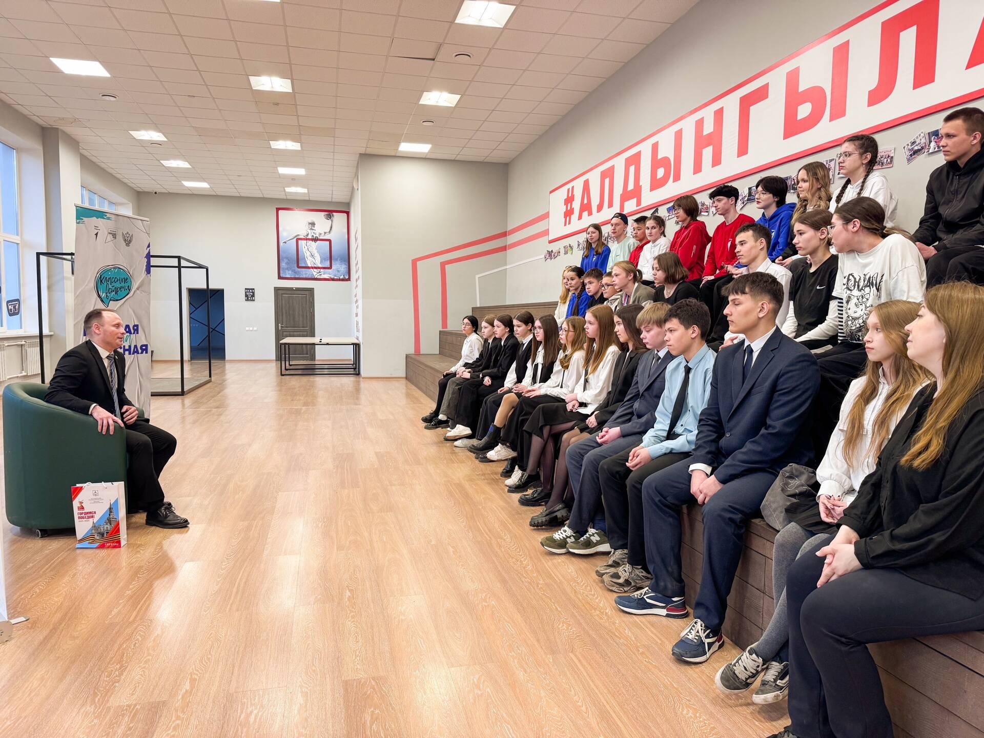 Член регсовета «Движения первых» в РТ Александр Даренков встретился с молодежью