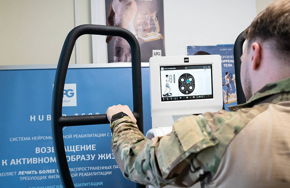 «Мы можем за руку провести по всем врачам»: как в Татарстане помогают ветеранам СВО