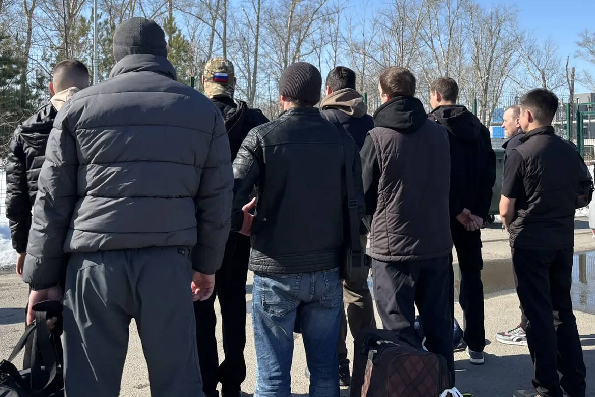 Ухожу, чтобы мы скорее победили: контрактники убыли из Казани в Войска беспилотных систем