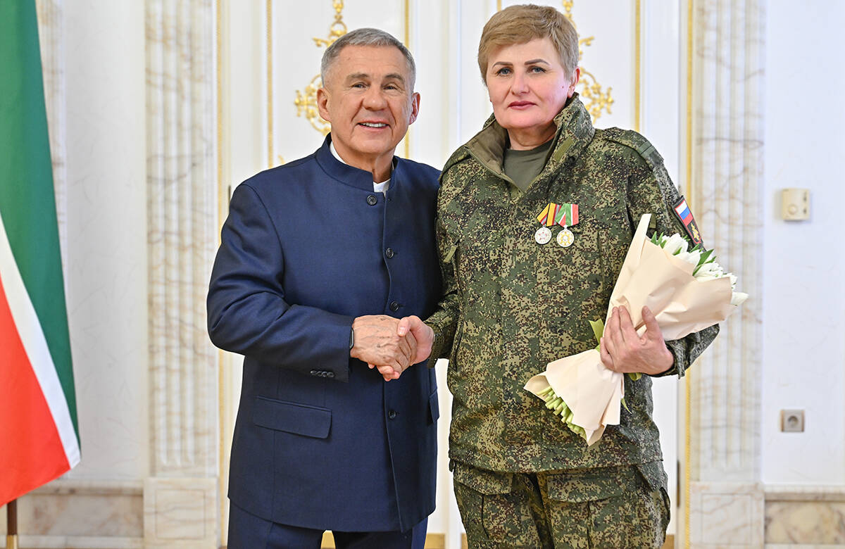 Героини нашего времени: кого чествовал накануне 8 Марта в Казанском Кремле Минниханов