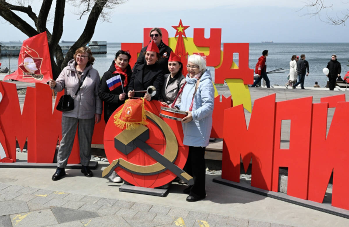 Мир, труд, май… иллюминаты: что мы отмечаем 1 мая
