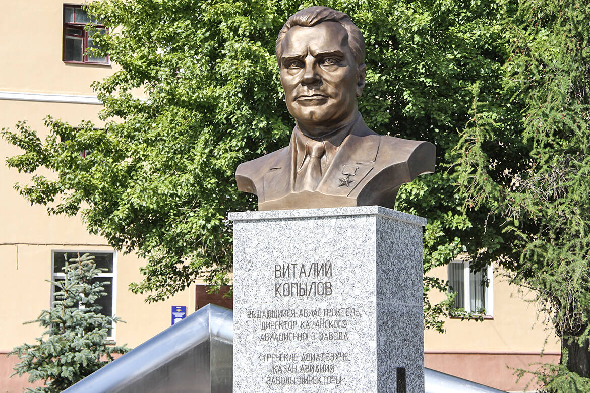 Виталию Копылову – 100 лет. «Красный директор», который строил самолеты и города