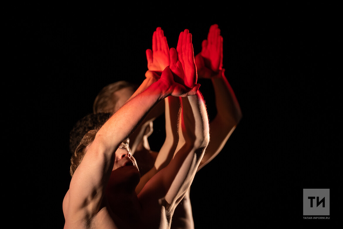 Революционным «Маузером» Терзопулоса завершились гастроли Александринского театра