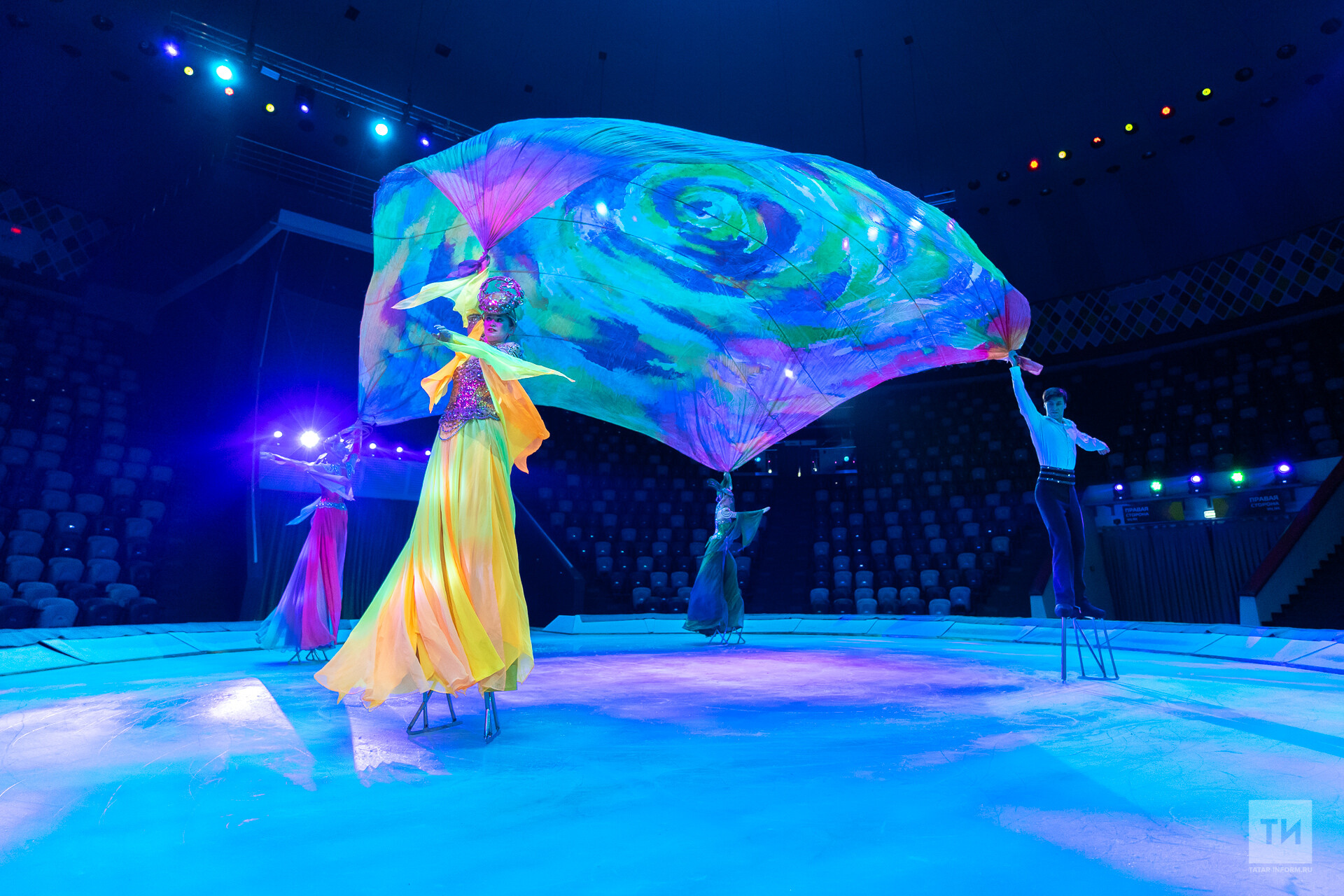 Казан циркы манежга боз җәелгән яңа программага чакыра