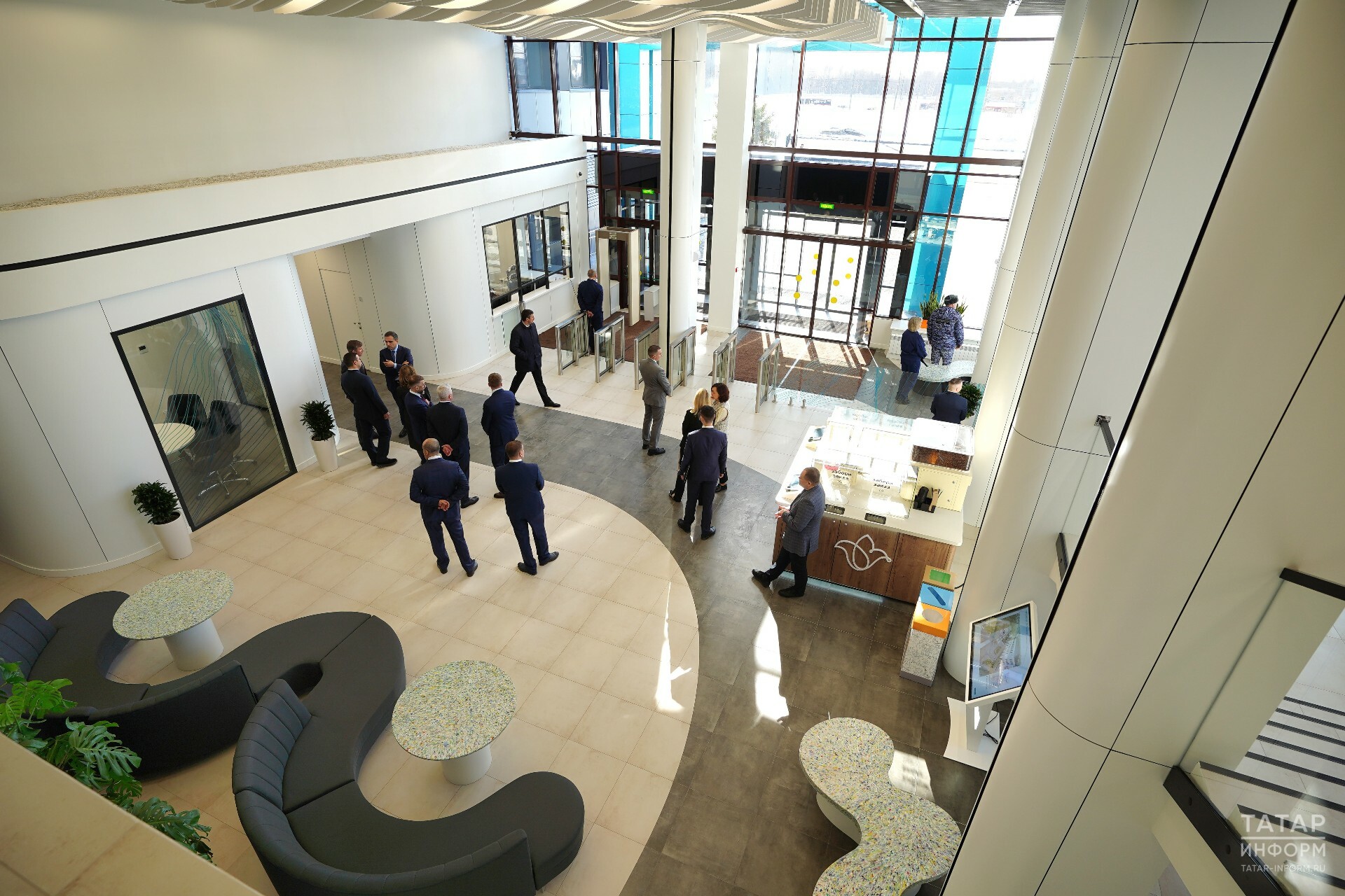 Жағажайдағы душтағы жасырын камера онлайн режимінде Менің тозған кемпір порно онлайн