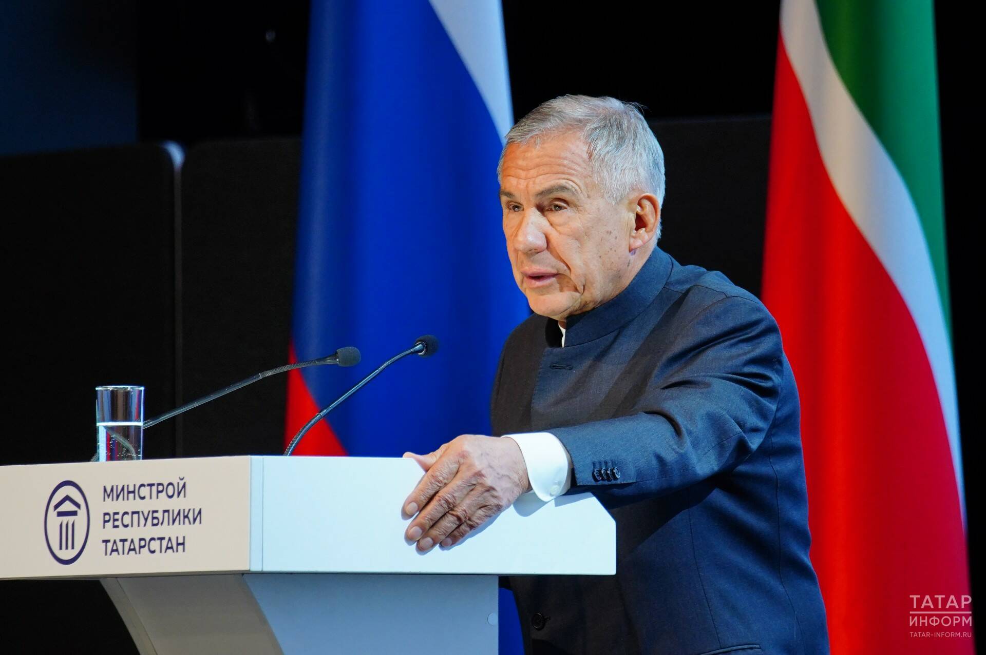 Рөстәм Миңнеханов: Төзүчеләрне елына ике тапкыр гына мактыйбыз