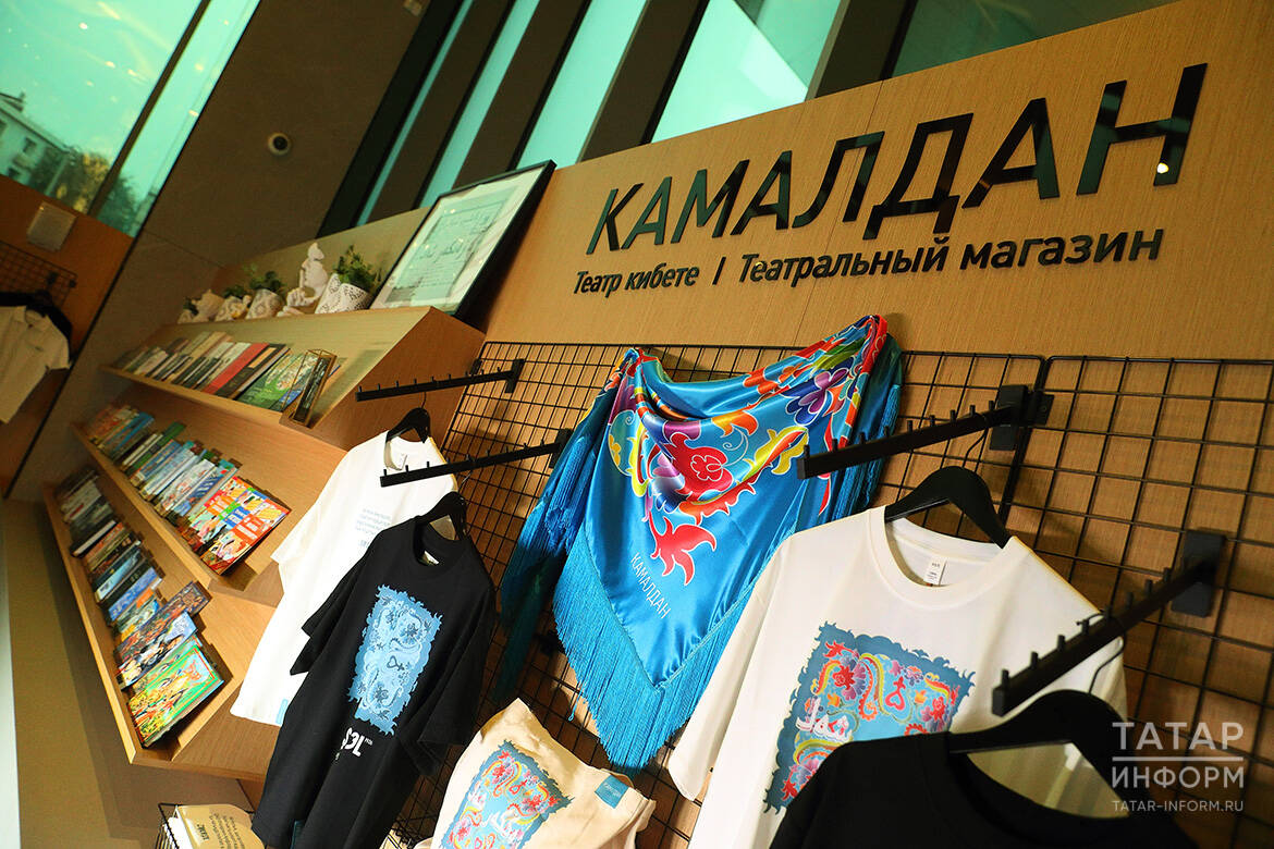 Камал театры кибет ачты: башта пәлтәңне саласың, аннары китап аласың һәм залга үтәсең