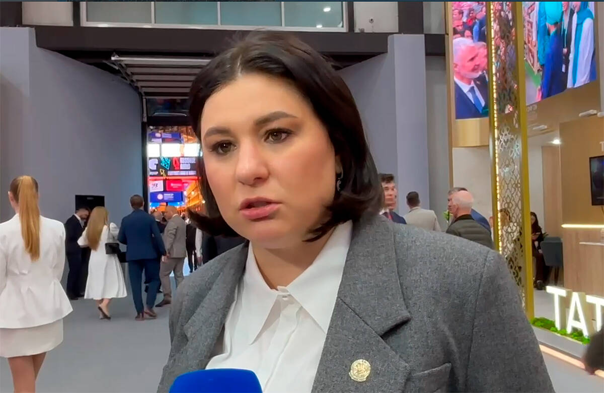 Глава Агентства инвестиционного развития РТ на международном экономическом форуме в Петербурге рассказала журналистам о развитии сотрудничества между Россией и арабскими странами и роли Татарстана в его укреплении. Она выделила несколько основных направлений, в которых есть серьезный потенциал роста во взаимодействии республики и арабских государств: исламские финансы, продовольствие, туризм и паломничество, машиностроение, IT-сектор.