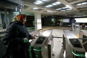 Казанский метрополитен полностью перешел на безналичную оплату проезда