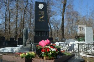Татарская интеллигенция около памятника Тукаю размышляла о будущем нации 
