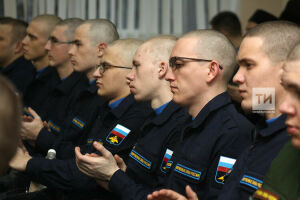 «Военная служба – хорошая школа жизни»: из Казани в армию отправились 250 призывников