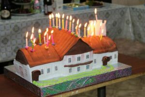 В Менделеевске экскурсиями, выставками и тортом отметили день рождения музея
