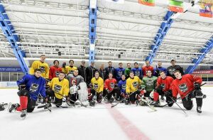 Вице-президенту ФХР Роману Ротенбергу презентовали новый центр хоккейного развития в Альметьевске