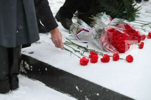 В парке поселка Дербышки возложат цветы к памятнику жителей блокадного Ленинграда