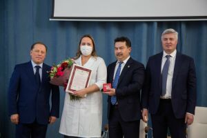 «Нижнекамскнефтехим» подарил больнице оборудование на 19 млн рублей