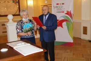 Супругам из Бугульминского района вручили знак «100 лет ТАССР» за 60-летний брак