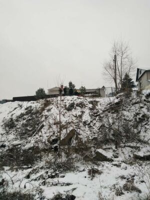 Спасатели в Казани вытащили замерзшего мужчину из оврага