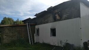 В Казани пожарные тушили сарай, спасая от огня соседние дома