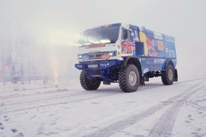 Минниханов протестировал новый спортивный грузовик «КАМАЗ» семейства К5