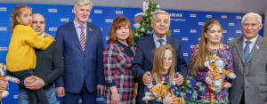 «Искренне дарим детям добро»: «Единая Россия» запустила акцию «Елка желаний» в Татарстане