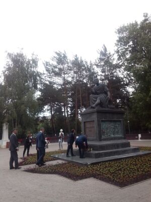 В Казани возложили цветы к памятнику Гавриилу Державину