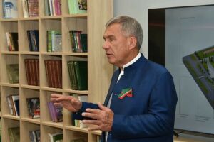 Президент Татарстана осмотрел капитально отремонтированную школу №175 Казани