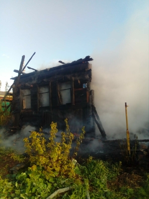 Бездомный едва не погиб на пожаре в заброшенном доме в татарстанском селе