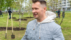 Алексей Немов посадил деревья на казанской аллее чемпионов