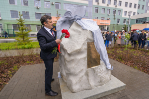 Марсель Миннуллин открыл мемориальный камень в память о бессмертном подвиге ветеранов медицинской службы