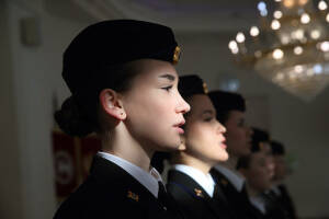 Паспорта 20 юным татарстанцам в торжественной обстановке вручили сегодня в Казанской Чаше. Мероприятие, организованное накануне Дня защитника Отечества, открыли гимны России и Татарстана.