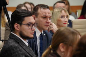 В Татарстане наметилась положительная тенденция по привлечению молодых педагогов в школы. В 2025–2026 учебном году доля учителей в возрасте до 35 лет увеличилась с 20% до 20,4%.