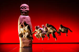 На сцене театра им. Камала презентовали спектакль «Balballar» Нурбека Батуллы