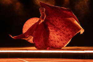 В Восточном зале театре Камала состоялся пресс-показ спектакля «Ашик-Кериб» по одноименной сказке Михаила Лермонтова в постановке Сергея Землянского. Как сообщается на сайте театра, в на Камаловской сцене произведение знаменитого писателя и поэта поставлено впервые. С языка литературы оно переведено на универсальный язык музыки, хореографии и пластики: жанр нового спектакля определен как «притча без слов».