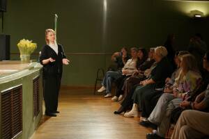 Комитет семей воинов Отечества Республики Татарстан провел в Доме актера им. Салимжанова в Казани традиционное праздничное мероприятие для семей участников СВО «Весенний свет надежды», приуроченное к Международному женскому дню