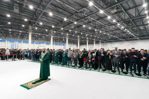 Среди многочисленных гостей по уже сложившейся традиции были Раис РТ Рустам Минниханов и Государственный Советник РТ Минтимер Шаймиев, а также митрополит Казанский и Татарстанский Кирилл.