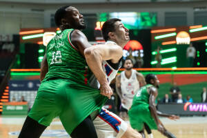 Казанский УНИКС выиграл у московского ЦСКА в матче регулярного чемпионата Единой лиги ВТБ сезона-2025/2026 и прервал прервал 18‑матчевую победную серию армейцев. Встреча в Казани завершилась со счетом 86:80 в пользу хозяев площадки.