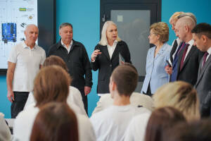 Депутаты Госдумы оценили готовность Татарстана к реализации федерального эксперимента по расширению доступности среднего профессионального образования. Делегация во главе с председателем комитета по просвещению Ириной Белых посетила Казанский радиомеханический колледж, чтобы ознакомиться с ходом подготовки кадров и обсудить новую модель итоговой аттестации девятиклассников.