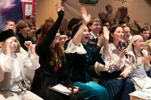 Определены победители Поволжского фестиваля детских и молодежных театров «Театральное Приволжье». Среди 28 финалистов были определены лучшие по многим номинациям. Победителем среди детских театров стал коллектив «Апуш» из Казани с постановкой на татарском языке «Однажды на ярмарке».