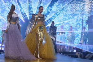 В Казани продолжается международный конкурс красоты БРИКС. 3 марта в отеле Tasigo Kazan Palace прошел межнациональный Fashion-показ, собрав участниц конкурса, директоров национальных делегаций, звездных гостей и представителей модной индустрии.