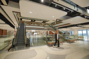 Центр уникального мастерства в бывшем здании ЦУМа в Казани планируют открыть весной 2026 года, однако точная дата пока неизвестна. Работы на объекте, которые стартовали в 2023 году, сейчас находятся на завершающем этапе.