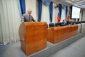 Как искусственный интеллект меняет медиасферу Татарстана, какие пути завоевания аудитории актуальны сегодня и какие вызовы стоят перед СМИ республики, обсудили на расширенном заседании Республиканского агентства «Татмедиа» с участием руководителя Администрации Раиса РТ Асгата Сафарова.