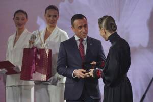 Благотворительный день в рамках конкурса «Мисс БРИКС» завершился вечерним аукционом. В нем приняли участие финалистки конкурса, звезды эстрады и общественные деятели. Мероприятие прошло в банкетном зале «Кристалл» отеля Kazan Palace by TASIGO.