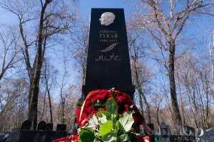 В Казани состоялась традиционная церемония возложения цветов к могиле Габдуллы Тукая