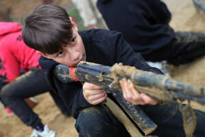 Сегодня в Казанском танковом училище стартовал зональный этап всероссийской военно-спортивной игры «Зарница 2.0». Ее участниками стали дети и молодежь – от 7 до 23 лет. В зональном этапе соревнований сошлись команды-победители муниципальных этапов из 45 районов Татарстана.