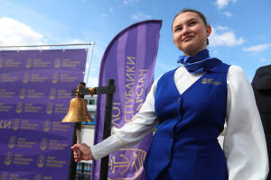 Торжественная церемония открытия прошла на территории речного порта Казани. Официальная часть стартовала с гимнов России и Татарстана, после чего студенты Казанского филиала Волжского государственного университета водного транспорта строем прошли перед собравшимися гостями под звуки военного марша.